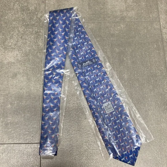 Authentic BNWOT Hermes Tie (Still in plastic)